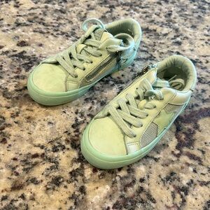 Girls vintage Havana sneakers size 11